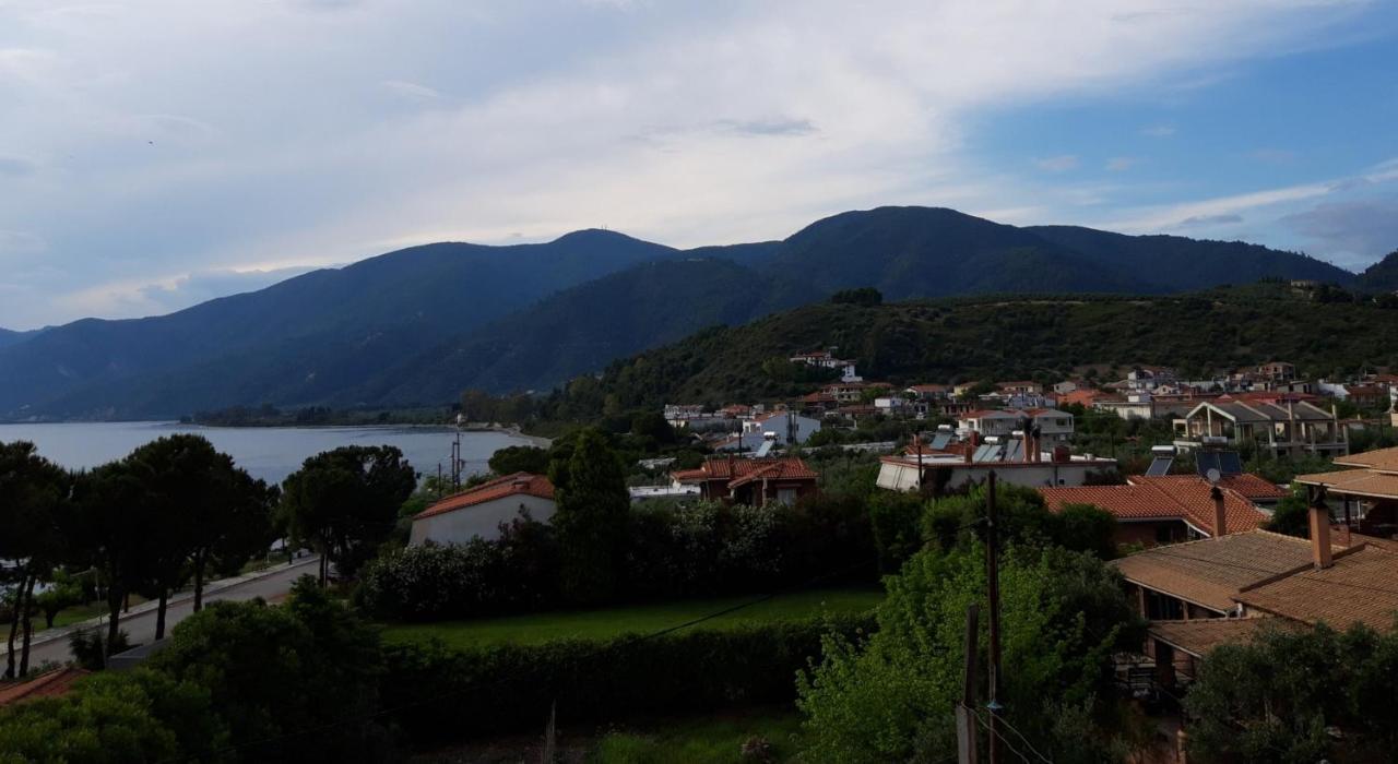 Ενοικιαζόμενα Δωμάτια Γεωργία Σταμούλου Rovies Exterior photo
