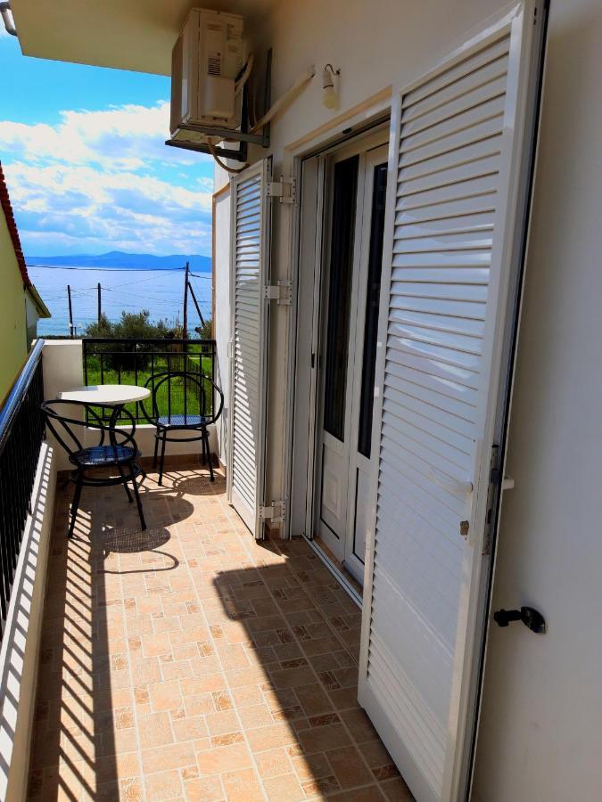Ενοικιαζόμενα Δωμάτια Γεωργία Σταμούλου Rovies Exterior photo